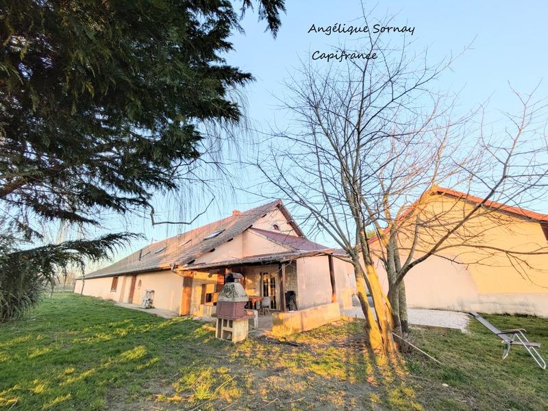 Maison - 222 m² - 8 pièces