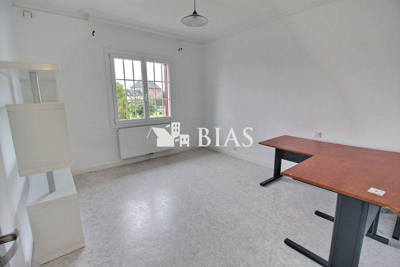 Maison - 230 m² - 7 pièces