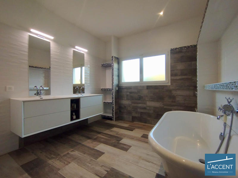 Maison - 210 m² - 6 pièces