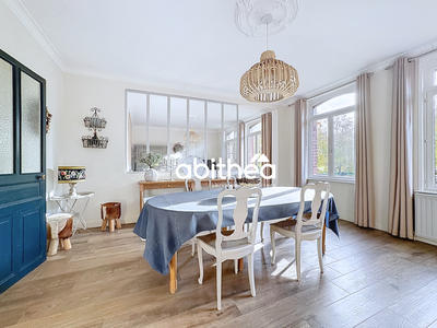 Maison - 327 m² - 9 pièces