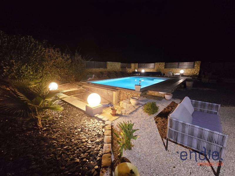 Maison - 210 m² - 7 pièces