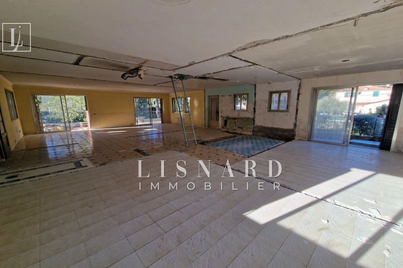 Villa - 243 m² - 5 pièces