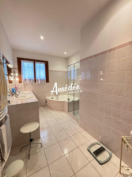 Maison traditionnelle - 193 m² - 6 pièces