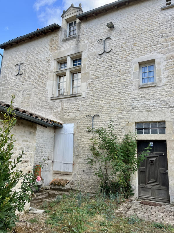 Propriété - 420 m² - 14 pièces