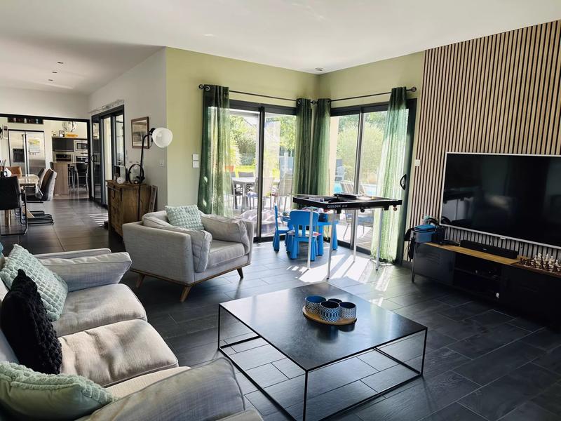 Maison - 225 m² - 9 pièces