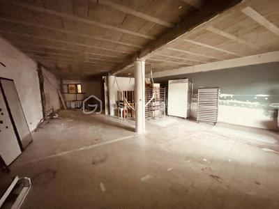 Local commercial - 125 m² - 2 pièces