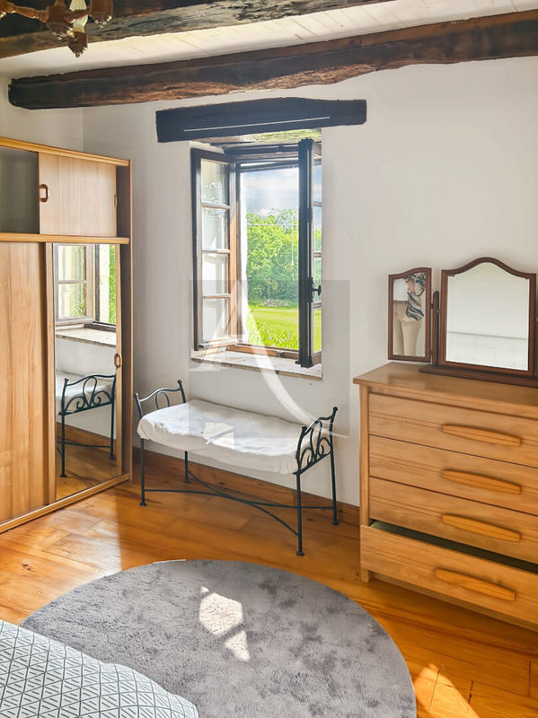 Maison - 230 m² - 8 pièces