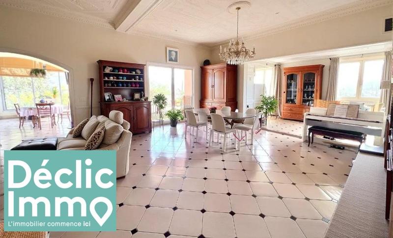 Maison - 211 m² - 6 pièces