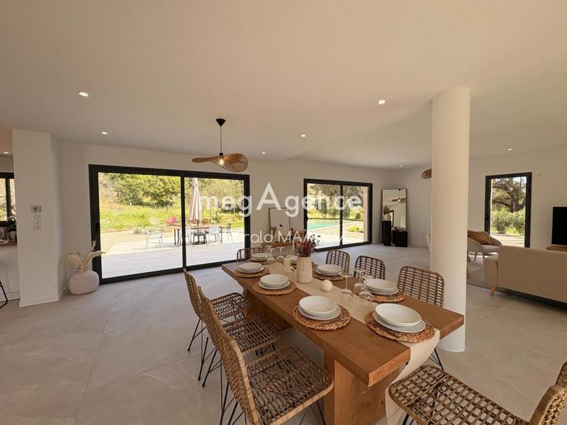 Villa - 243 m² - 7 pièces