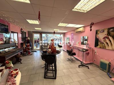 Local commercial - 84 m² - 3 pièces