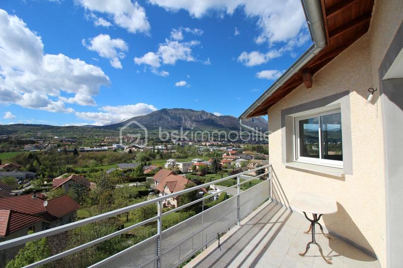 Maison traditionnelle - 171 m² - 7 pièces