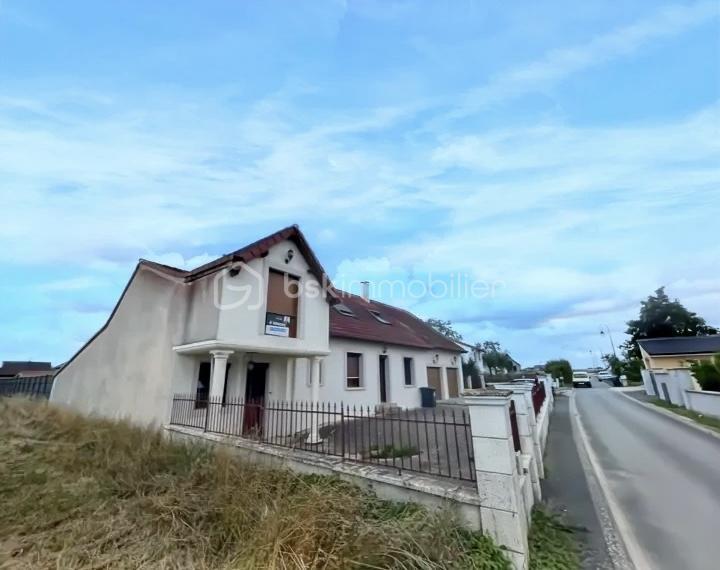 Maison - 220 m² - 10 pièces