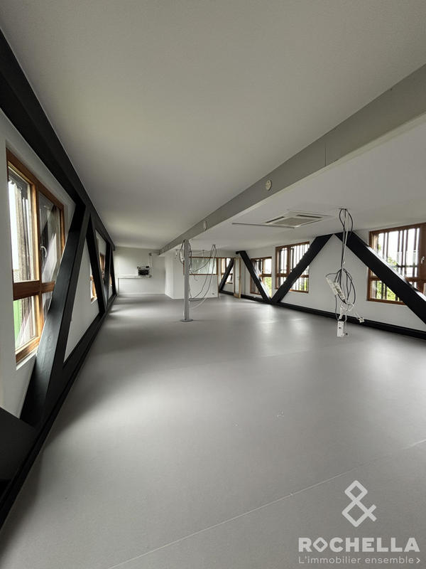 Local d'activités - 369 m²