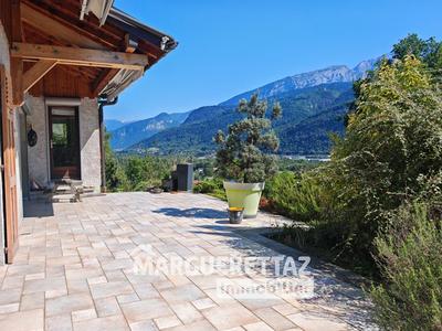 Maison - 225 m² - 8 pièces