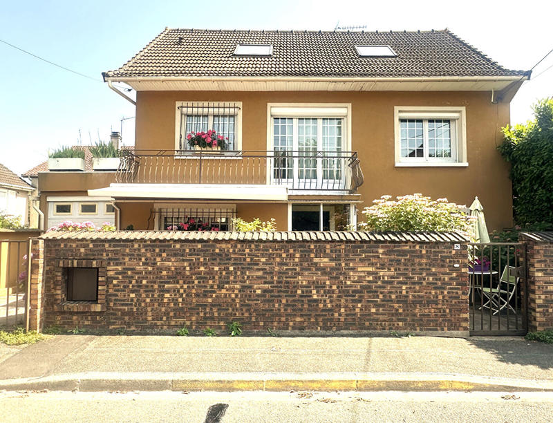 Maison - 240 m² - 6 pièces