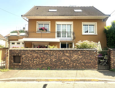 Maison - 240 m² - 6 pièces