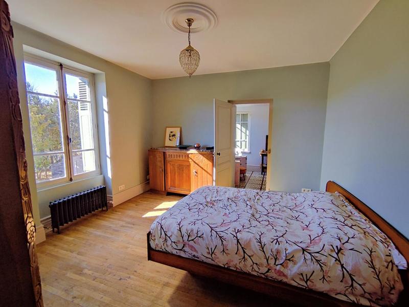 Propriété - 205 m² - 8 pièces