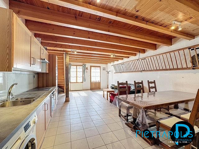 Maison - 334 m² - 7 pièces