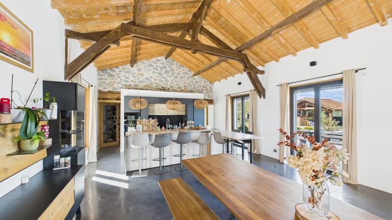 Maison - 350 m² - 9 pièces