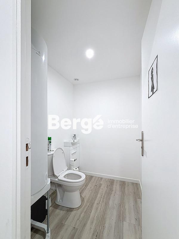 Bureau - 300 m² - 8 pièces