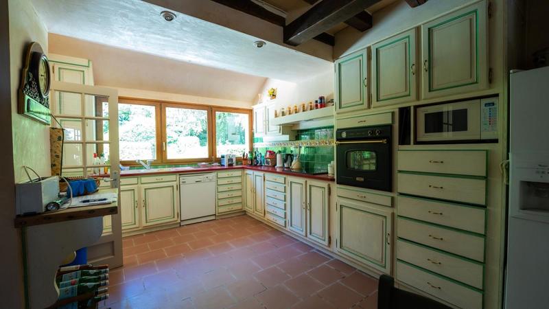 Maison - 660 m² - 16 pièces