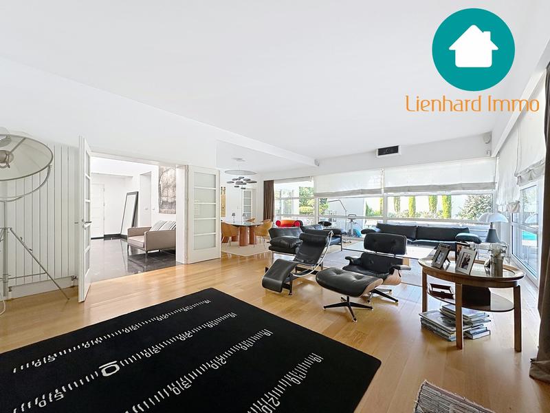 Villa - 300 m² - 7 pièces