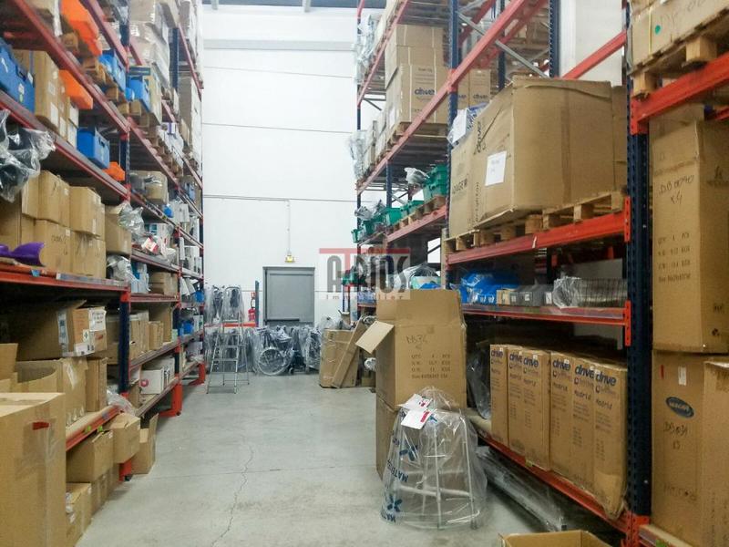 Entrepôt - 1 400 m²