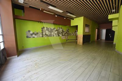 Local commercial - 90 m² - 4 pièces