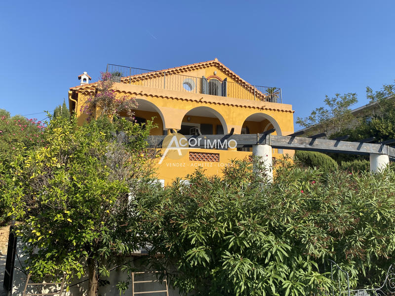 Maison - 250 m² - 8 pièces