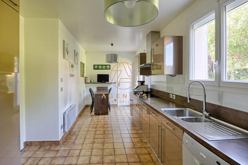 Maison - 144 m² - 7 pièces