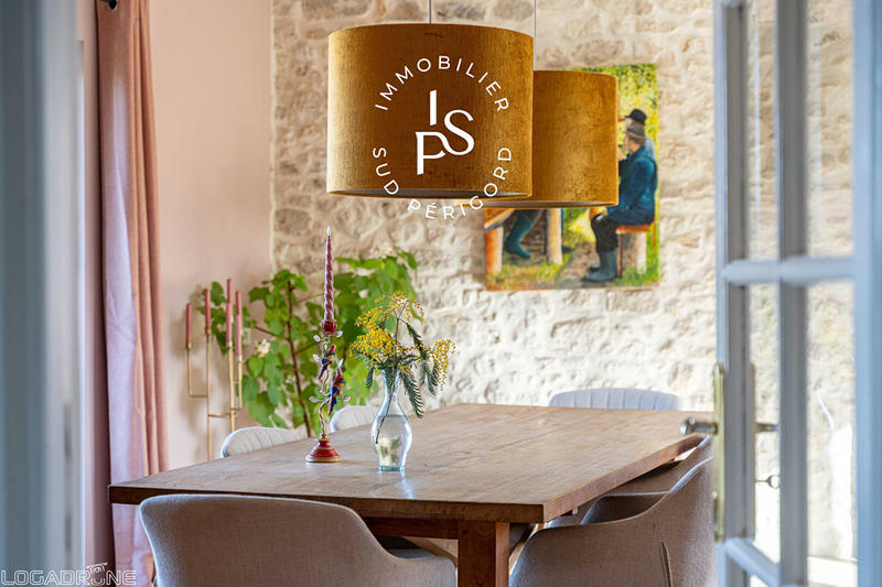 Maison - 212 m² - 8 pièces