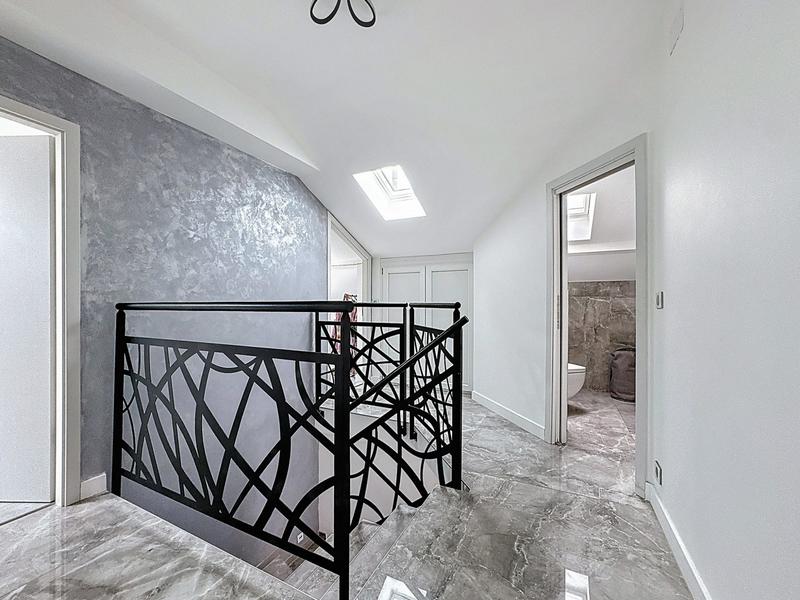 Maison - 196 m² - 8 pièces