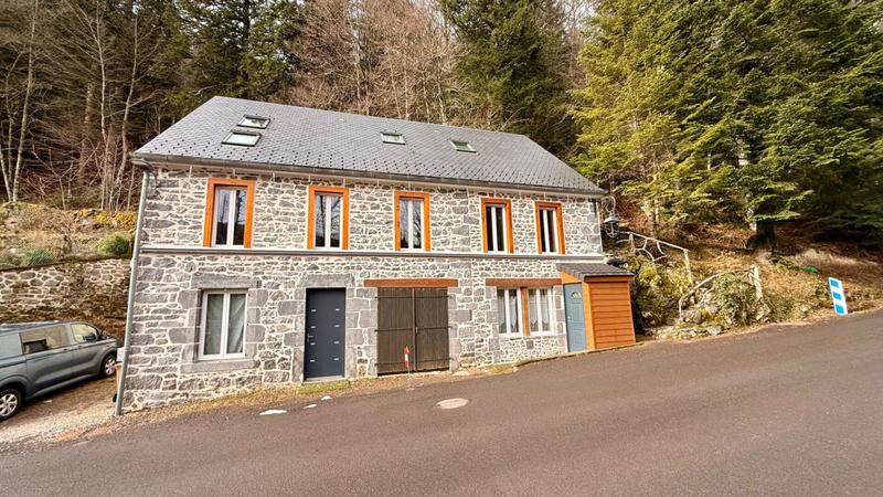 Maison - 224 m² - 9 pièces