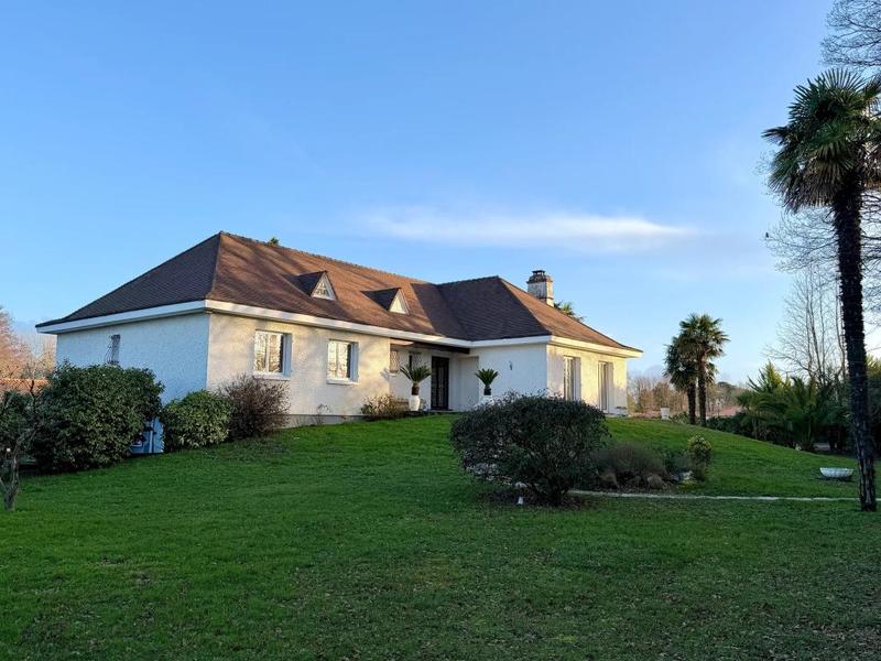 Maison - 210 m² - 6 pièces