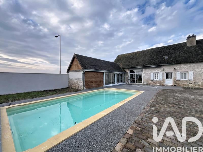 Maison - 234 m² - 8 pièces