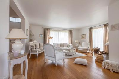 Maison - 181 m² - 8 pièces