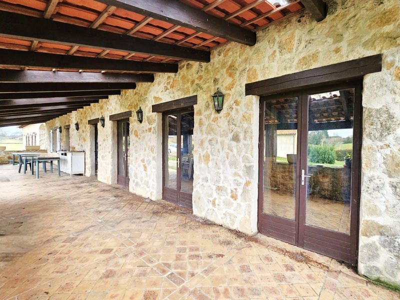 Maison - 400 m² - 18 pièces