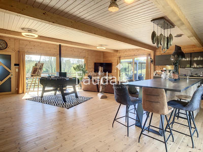 Propriété - 147 m² - 6 pièces