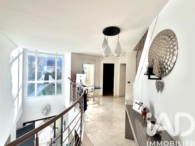 Maison - 361 m² - 10 pièces