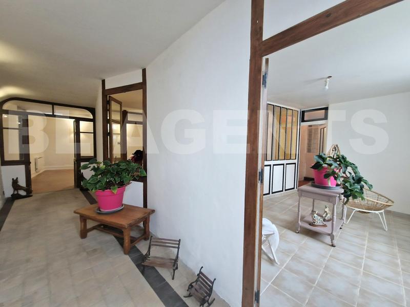 Maison - 220 m² - 8 pièces