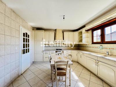 Maison - 195 m² - 5 pièces