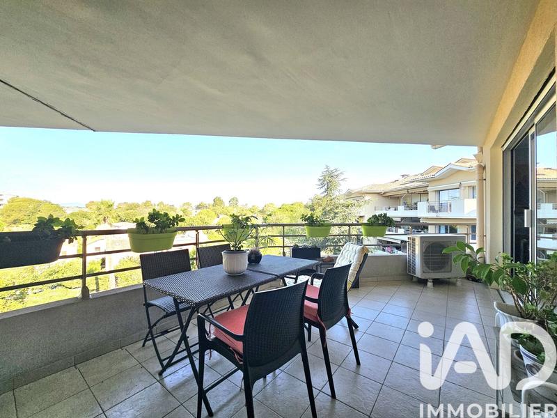 Appartement - 77 m² - 3 pièces