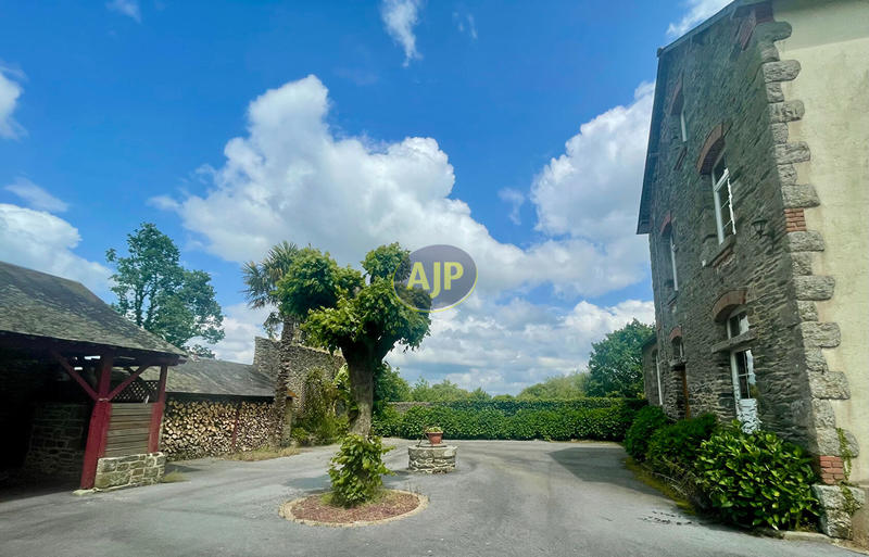 Maison - 180 m² - 9 pièces