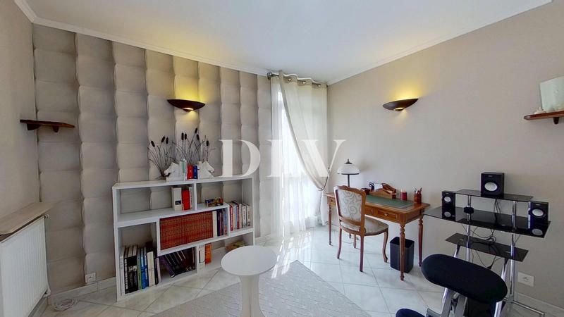 Appartement - 128 m² - 6 pièces