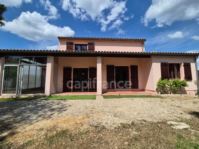 Maison - 140 m² - 5 pièces