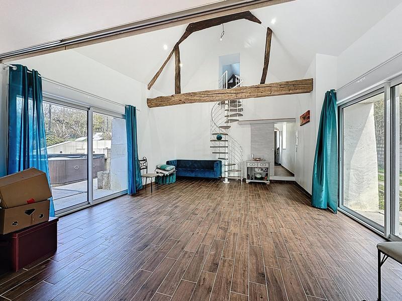 Maison - 240 m² - 9 pièces