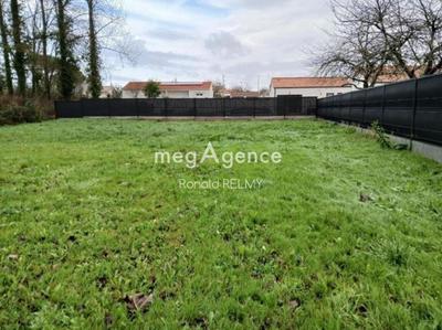 Terrain constructible - 745 m²