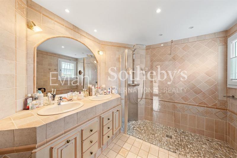 Maison - 189 m² - 8 pièces