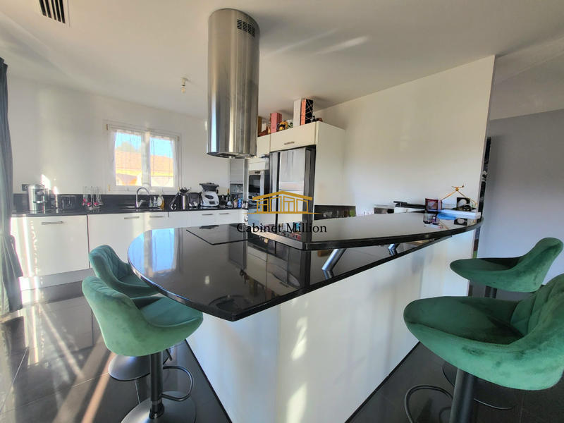 Maison - 210 m² - 4 pièces