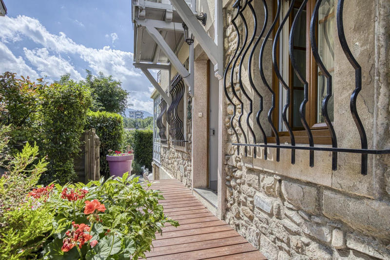 Maison - 251 m² - 10 pièces